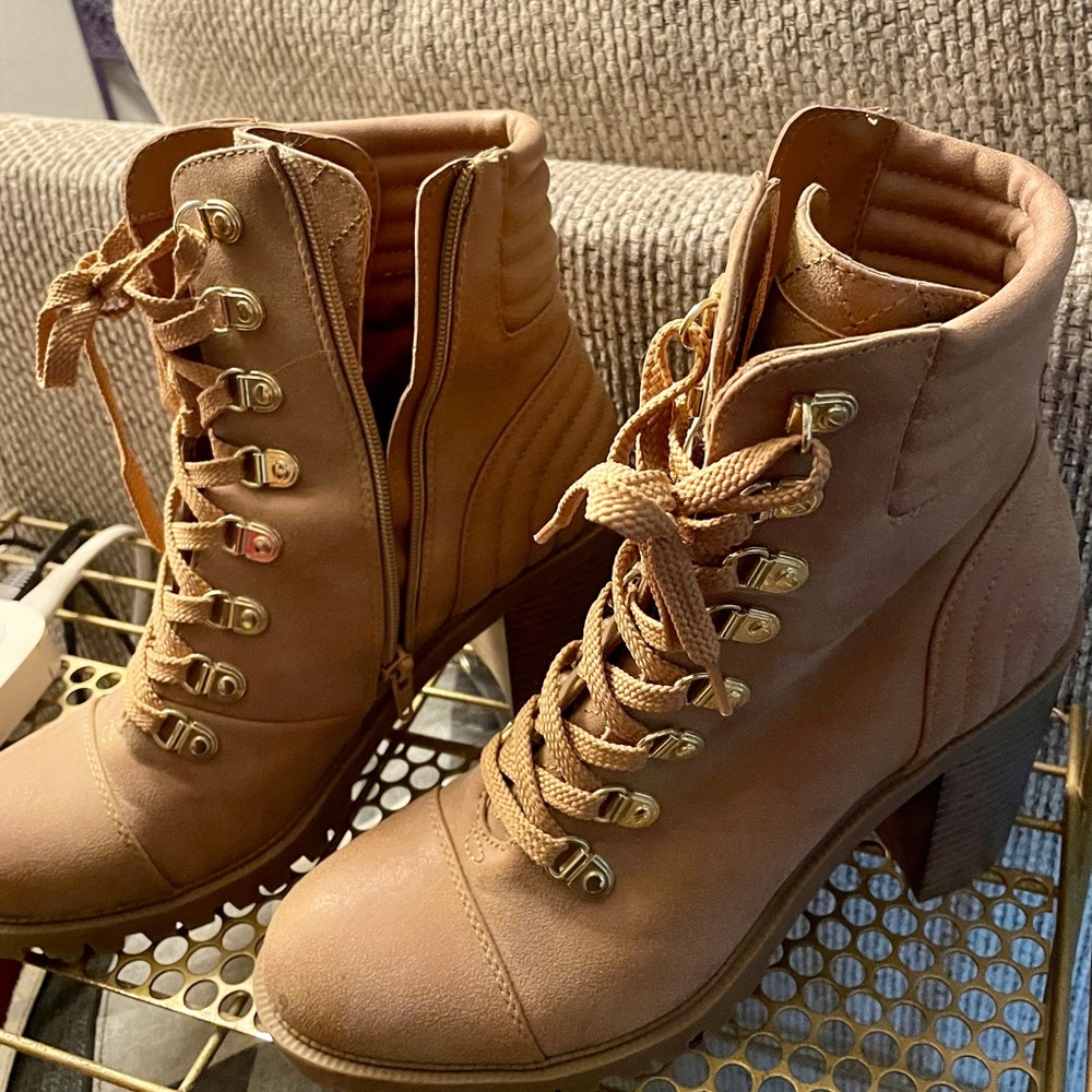 Women's Tan Lace-Up Ankle Boots
